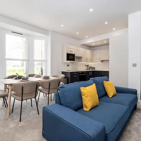 - Clifton 2 Bedroom Apartment